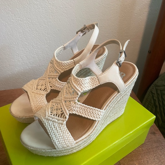 Gianni Bini Macrame Wedges - Picture 2 of 5